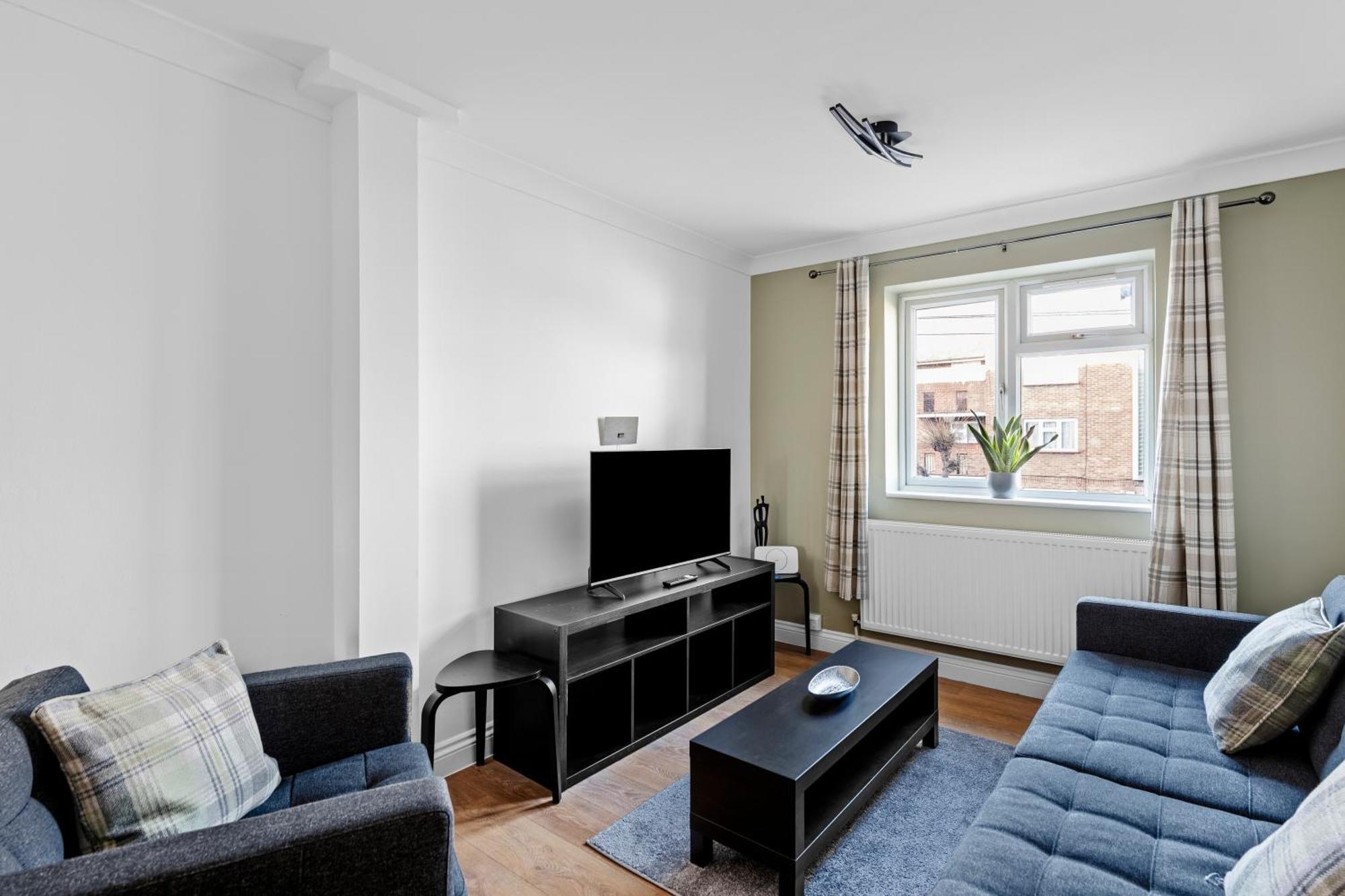 Cosy 2 Bedroom Flat In East Ham, Close To Excel Лондон Экстерьер фото